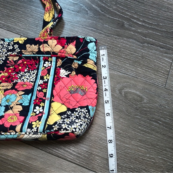 Vera Bradley Happy Snails Small Quilted Red Tote Shoulder Bag Retired Pattern - Picture 3 of 6